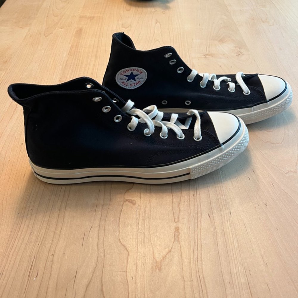 Men’s Chuck Taylor converse black size 11